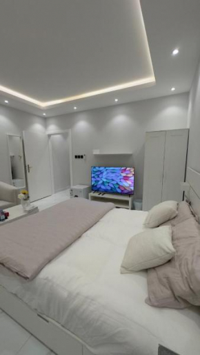 Modern Self Entry Studio